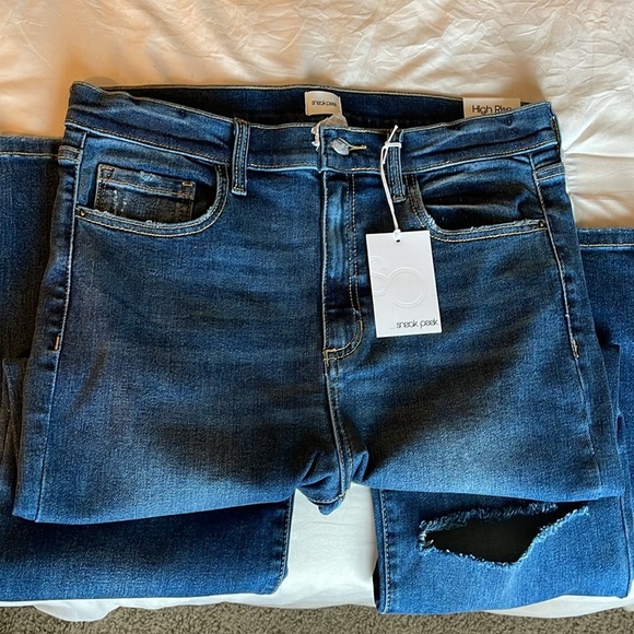 New Sneak peek blue jeans - Picture 3 of 9